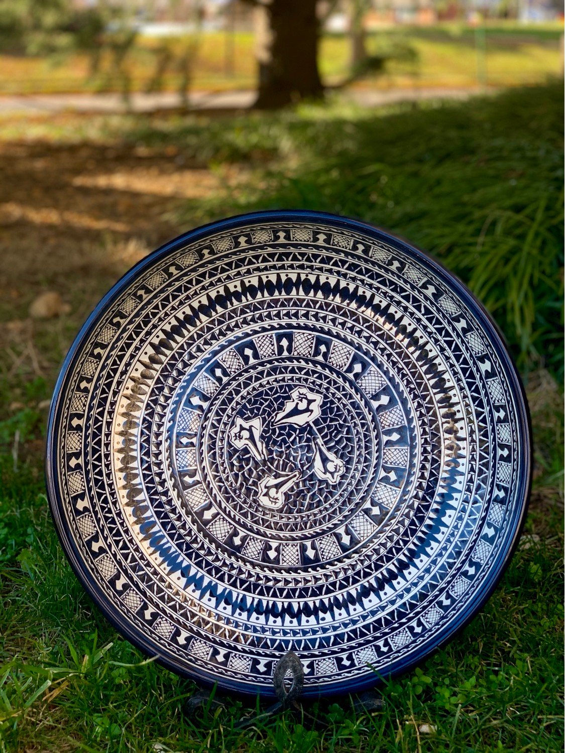 Black and white large bowl - Image 8