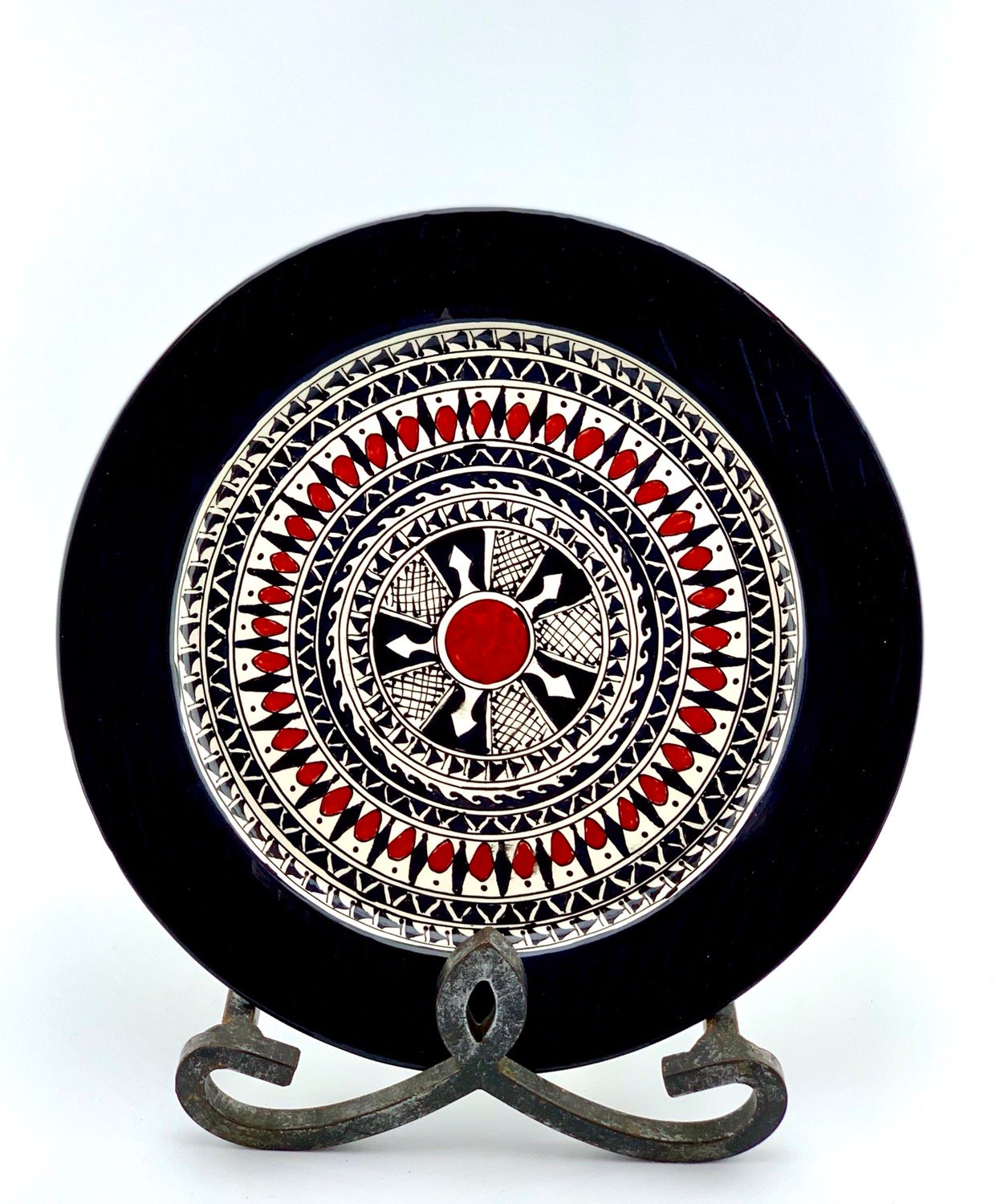 Black and white plate