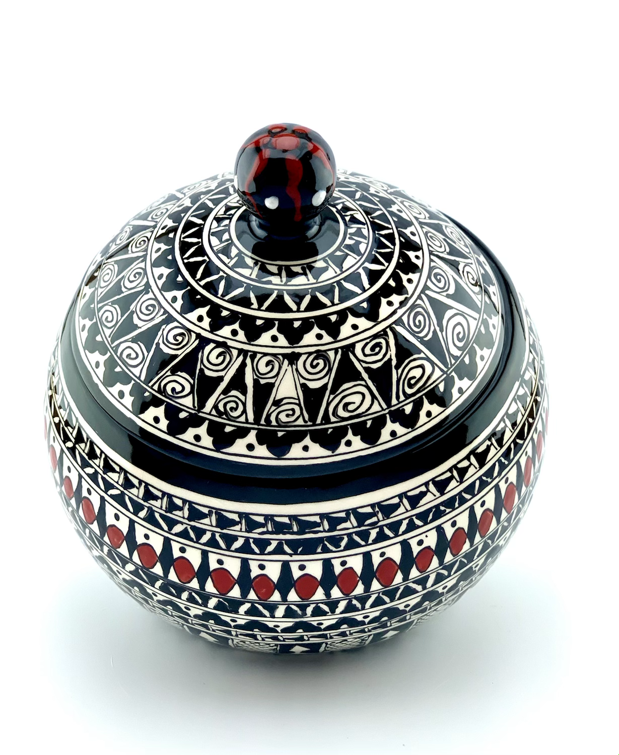 Cookie jar historical black and white - Image 4